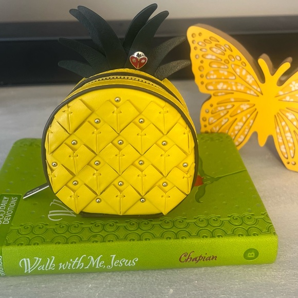 kate spade Handbags - NWOT Kate Spade Novelty Pineapple-